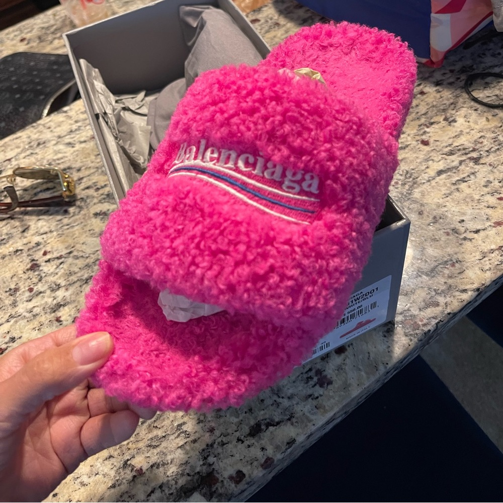 Pink balenciaga fluffy slides